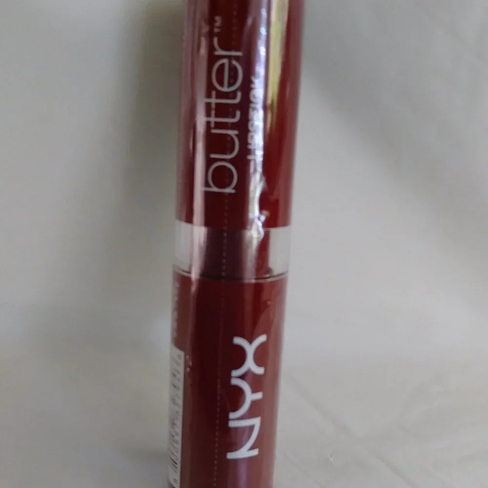 NYX LIPSTICK AFTERNOON HEAT Color Red.